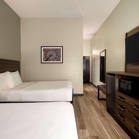 La Quinta By Wyndham Gonzales La Hotel Bagian luar foto