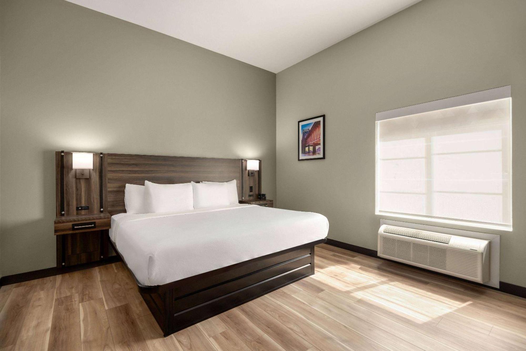 La Quinta By Wyndham Gonzales La Hotel Bagian luar foto